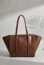 肩掛け可能合わせやすいレザートートバッグ